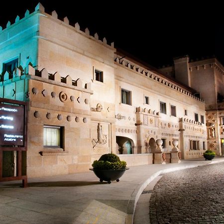 Pazo Los Escudos Hotel Spa & Resort Vigo Zewnętrze zdjęcie The Palace of the Dukes of Alba, the seat of the government of the Community of Madrid.