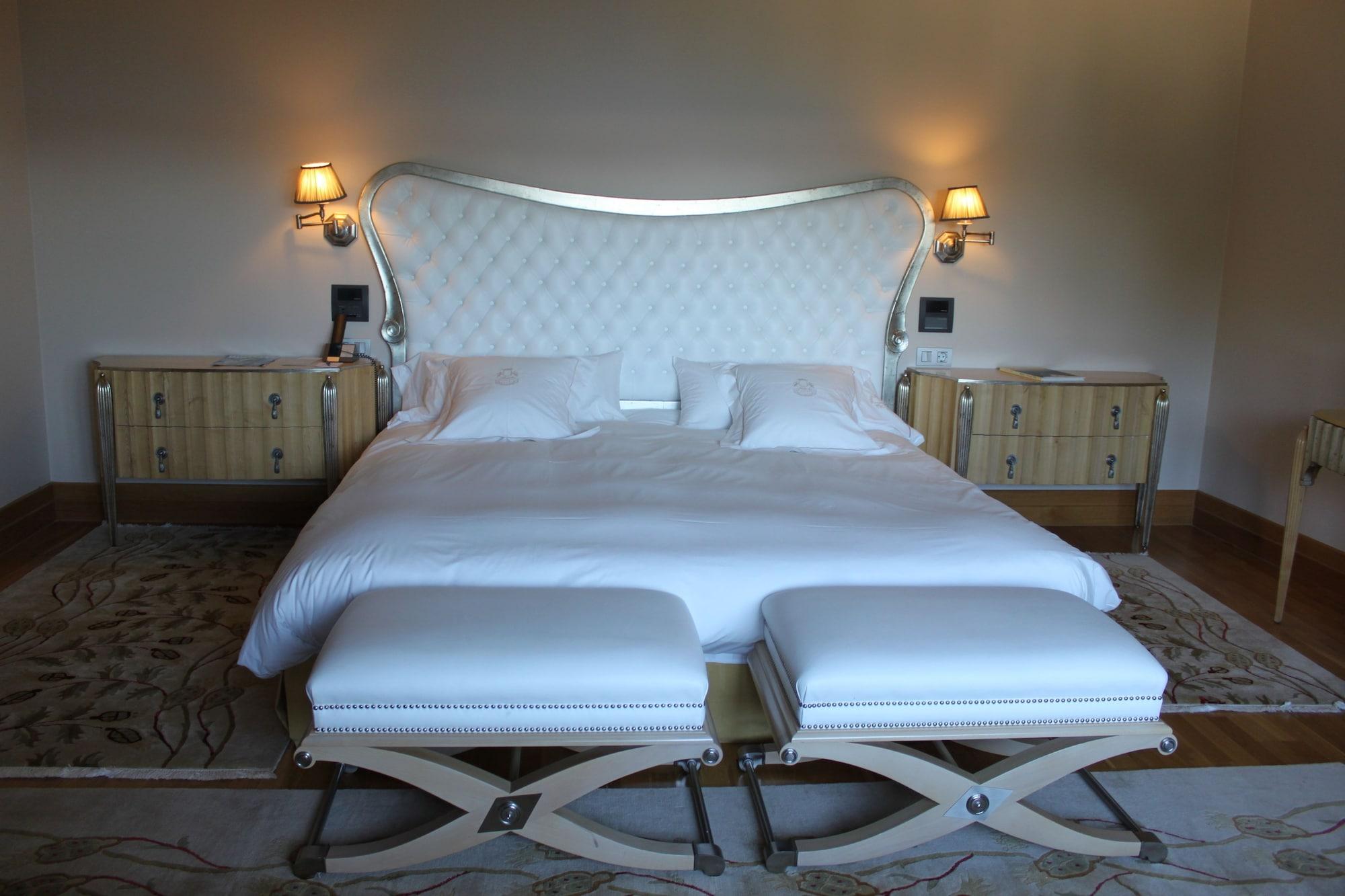 Pazo Los Escudos Hotel Spa & Resort Vigo Zewnętrze zdjęcie A bed