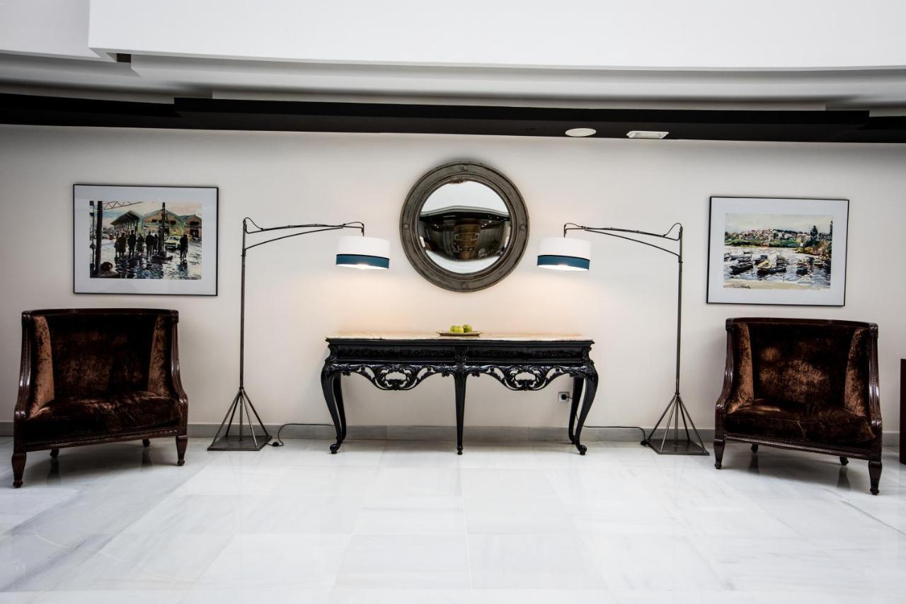 Pazo Los Escudos Hotel Spa & Resort Vigo Zewnętrze zdjęcie Floor lamps