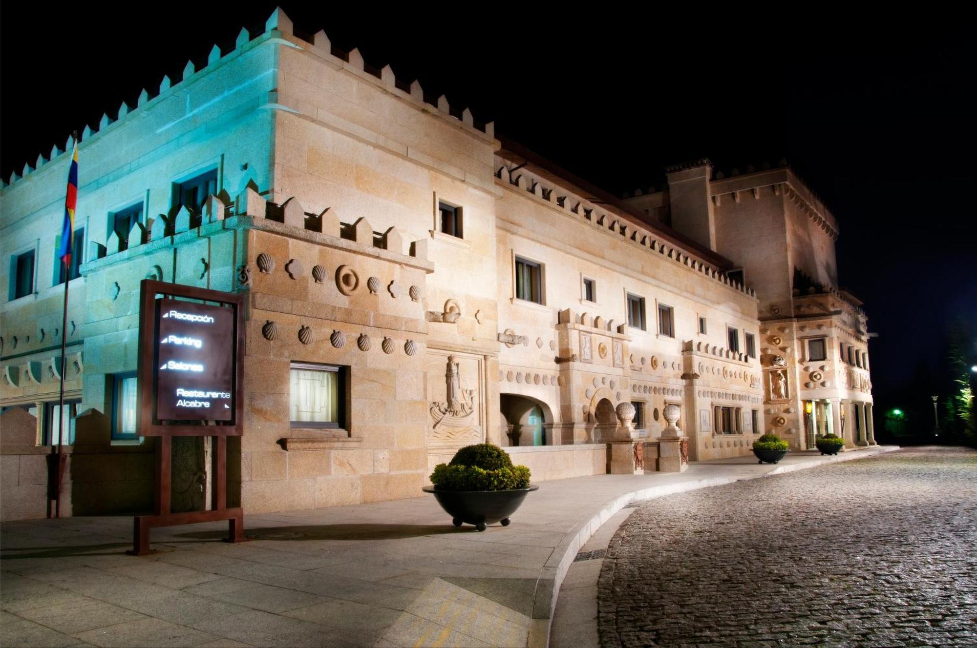 Pazo Los Escudos Hotel Spa & Resort Vigo Zewnętrze zdjęcie The Palace of the Dukes of Alba, the seat of the government of the Community of Madrid.